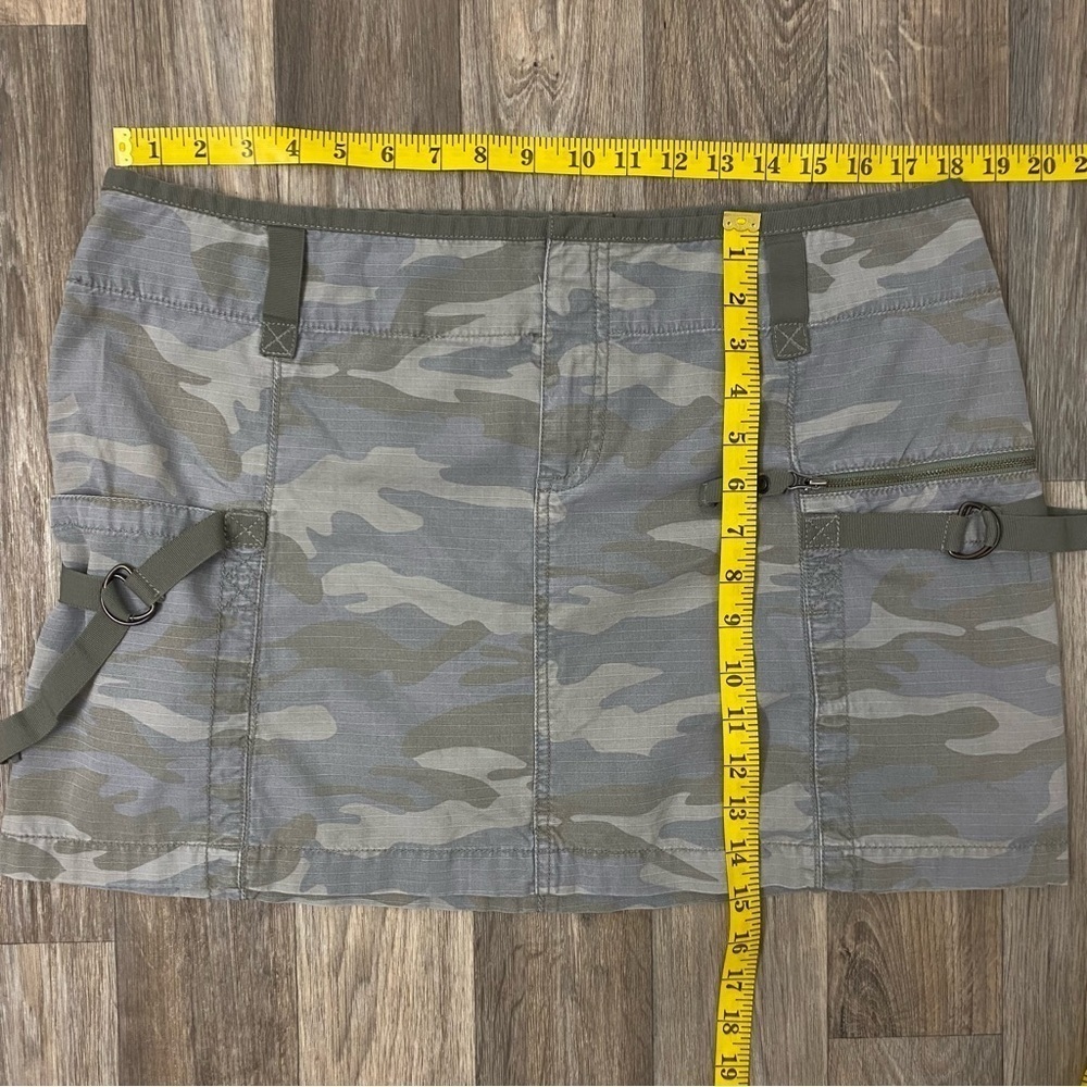 DKNY Camo Cargo skirt Womens size 14 - Picture 6 of 7